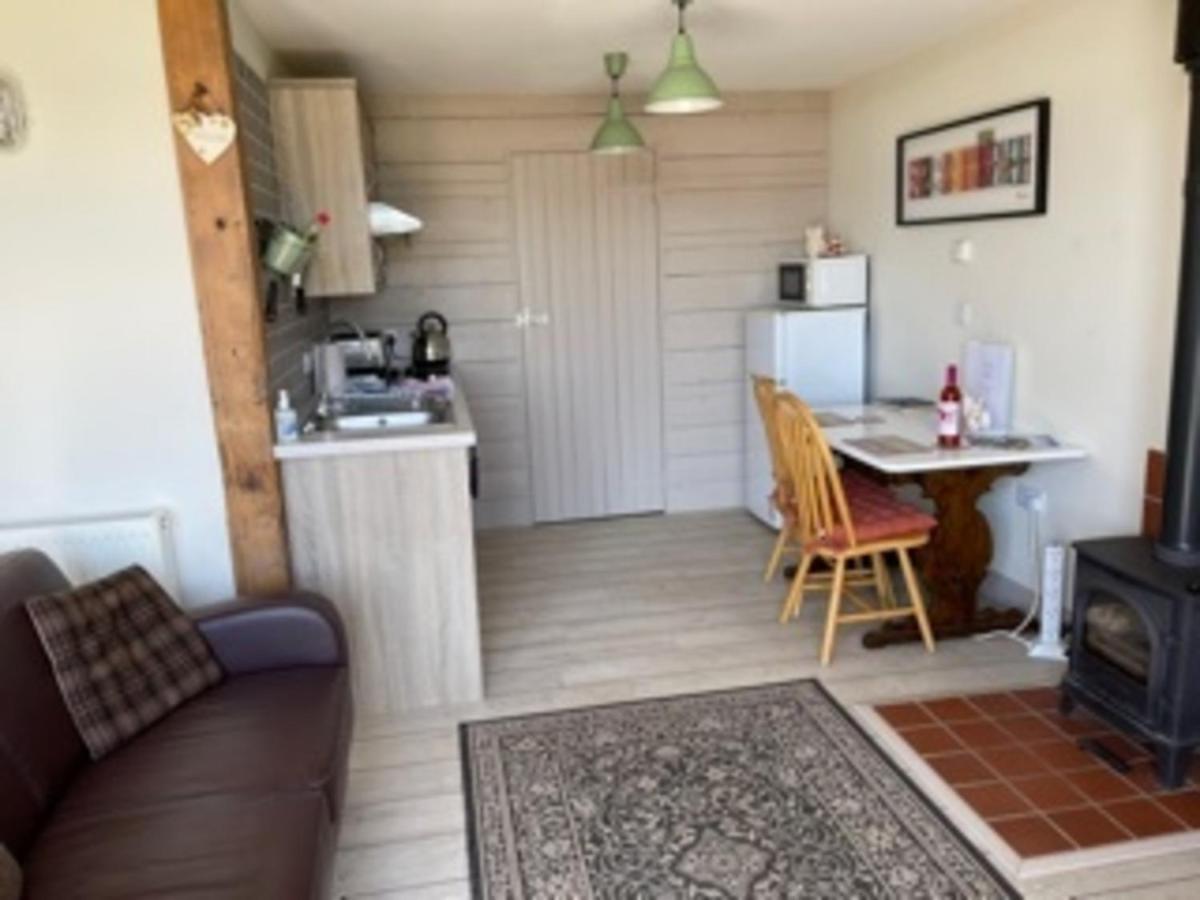 Bike Shed - Beautiful 1-Bed Cottage In Shorwell Buitenkant foto